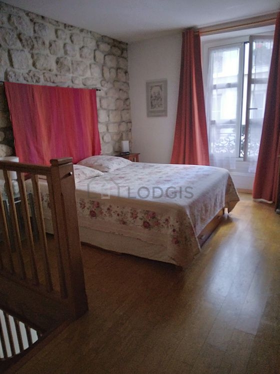 Chambre de 18m² avec du parquet au sol