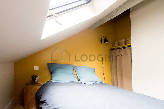 Chambre avec fenêtres double vitrage
