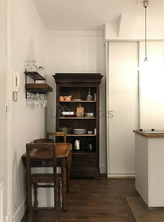 Very quiet sitting room of an apartment in Paris