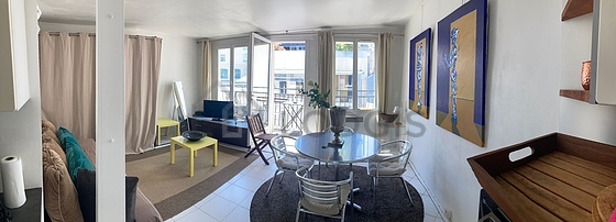 Séjour calme équipé de télé, chaine hifi, ventilateur, 4 chaise(s)