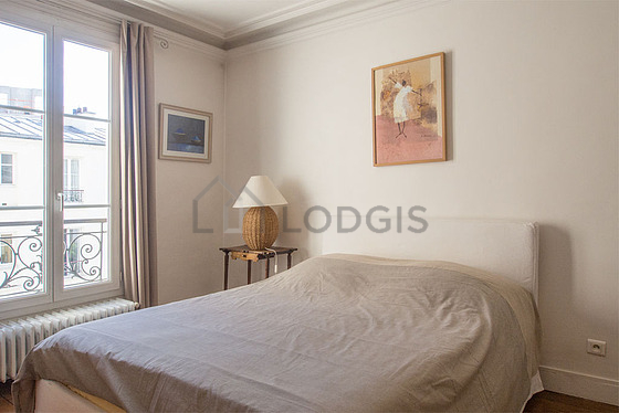 Quiet bedroom for 2 persons equipped with 1 bed(s) of 140cm