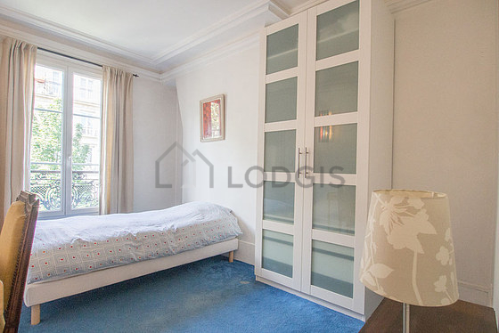 Quiet bedroom for 1 persons equipped with 1 bed(s) of 90cm