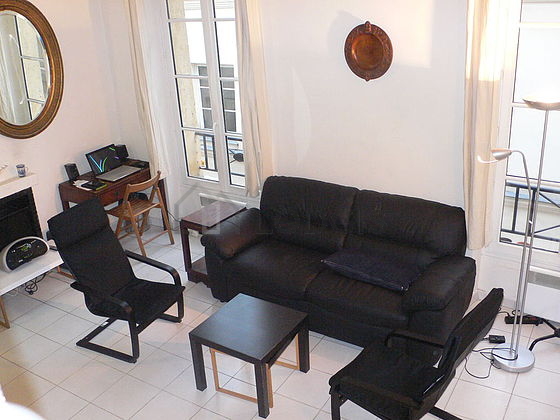 Bright living room furnished with 6 chair(s)