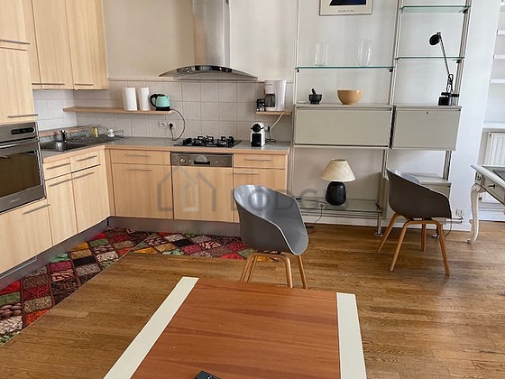 Séjour équipé de télé, chaine hifi, 2 fauteuil(s), 4 chaise(s)