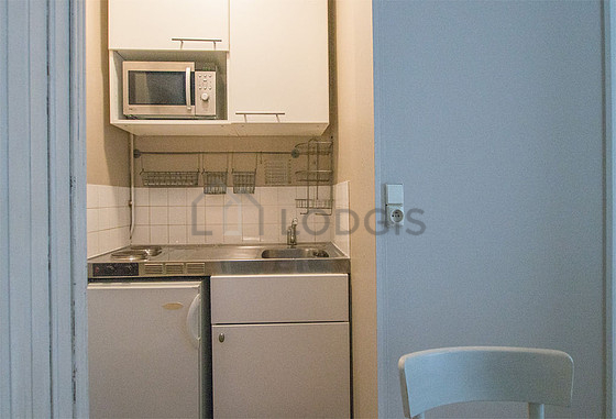 Kitchen equipped with hob, refrigerator, freezer, crockery