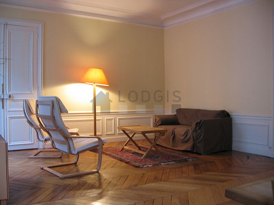 Beau séjour lumineux d'un appartement à Paris
