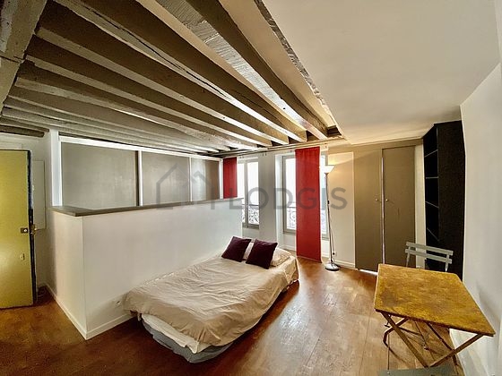 Séjour calme équipé de 1 canapé(s) lit(s) de 140cm, table à manger, 3 chaise(s)