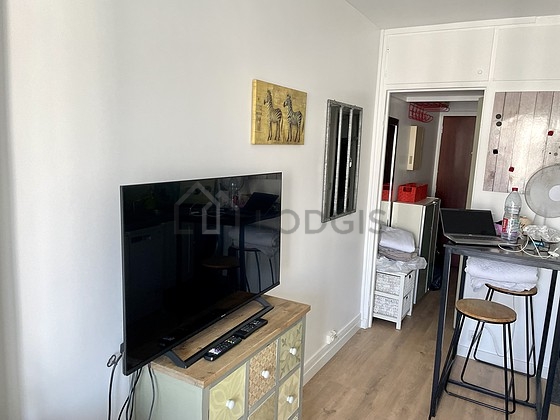 Beau séjour très calme et très lumineux d'un appartement à Paris
