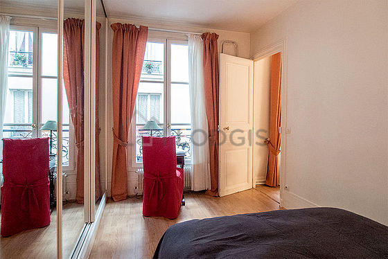Very quiet bedroom for 2 persons equipped with 1 bed(s) of 140cm