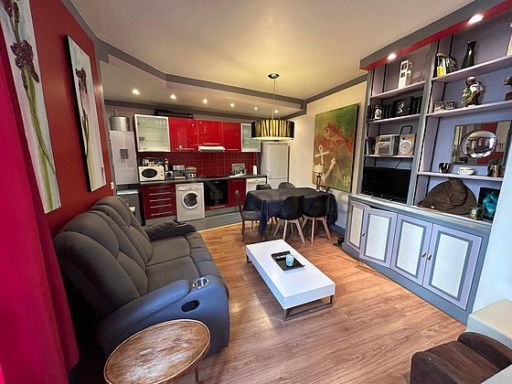 Living room of 16m² with wooden floor