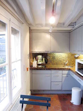 Beautiful kitchen of 5m² with floor tilesfloor