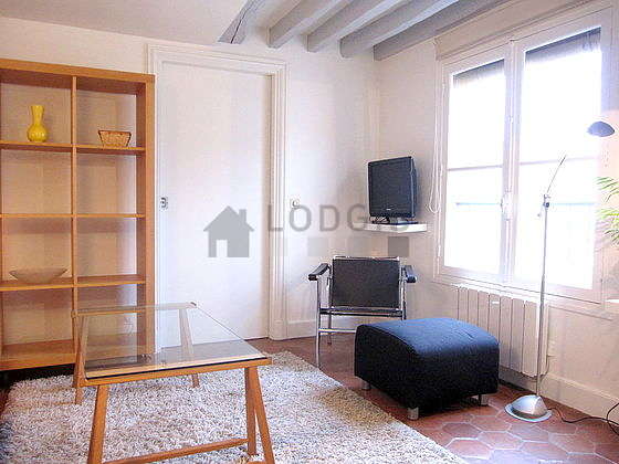 Very quiet living room furnished with tv, hi-fi stereo, 1 armchair(s)