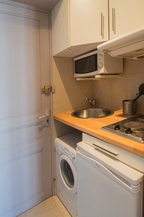 Cuisine avec du carrelage au sol