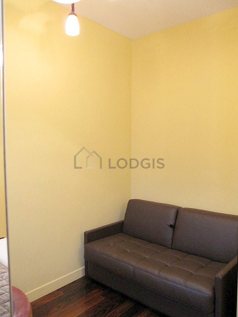 Chambre calme pour 2 personnes équipée de 1 canapé(s) lit(s) de 120cm