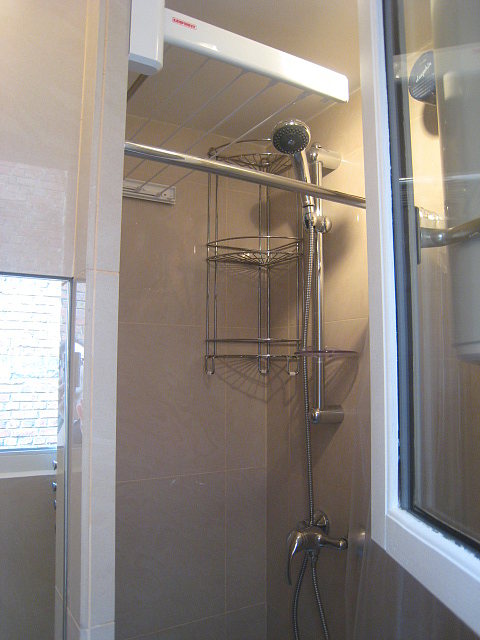 Bathroom equipped with bath towels