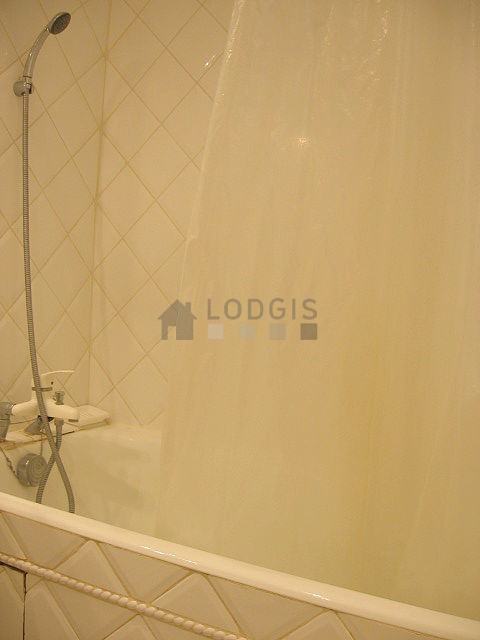 Bathroom equipped with bath towels