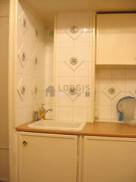 Kitchen equipped with hob, refrigerator, freezer, crockery