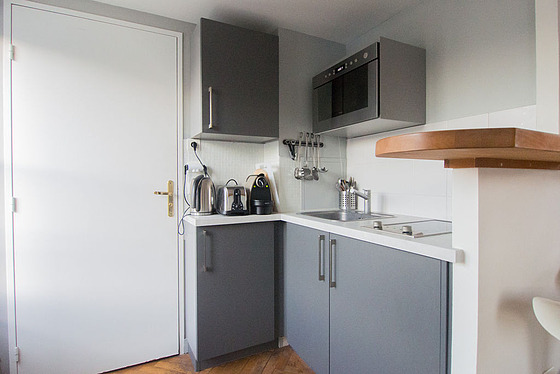 Belle cuisine avec du parquet au sol