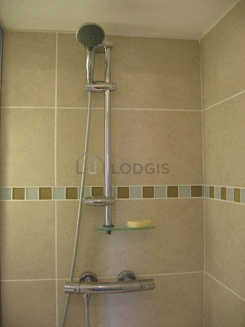 Bathroom equipped with bath towels
