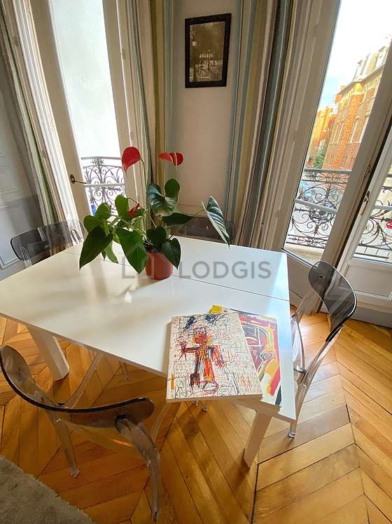 Beau séjour calme et lumineux d'un appartement à Paris