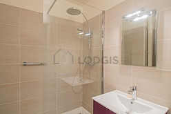 Apartment Paris 20° - Bathroom