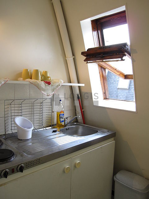 Very bright kitchen with windows facing the courtyard