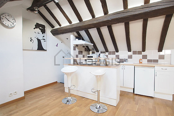 Magnifique cuisineouverte sur le séjour avec du parquet au sol