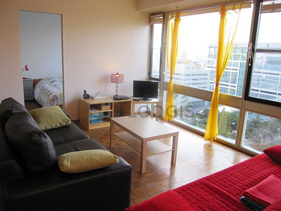 Beau séjour calme et très lumineux d'un appartement à Paris