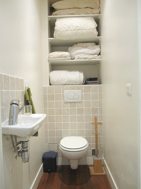Toilettes indépendantes de la salle d'eau