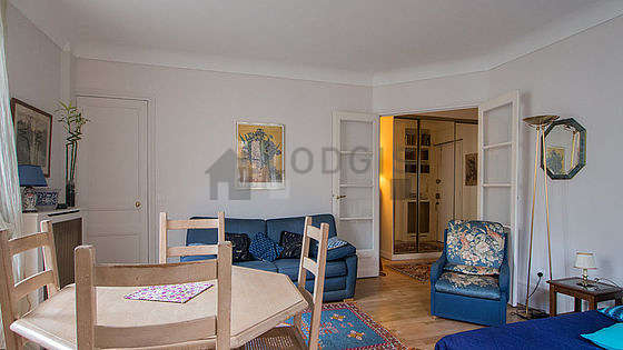 Very bright living room furnished with 4 chair(s)