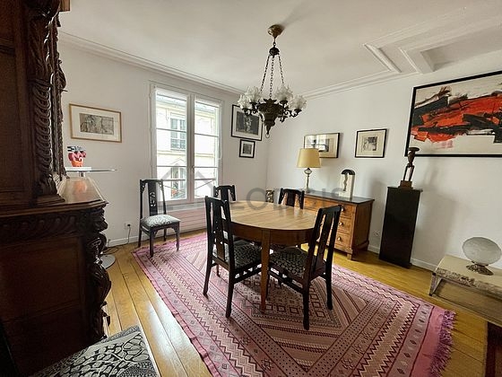 Great dining room with wooden floor for 4 person(s)