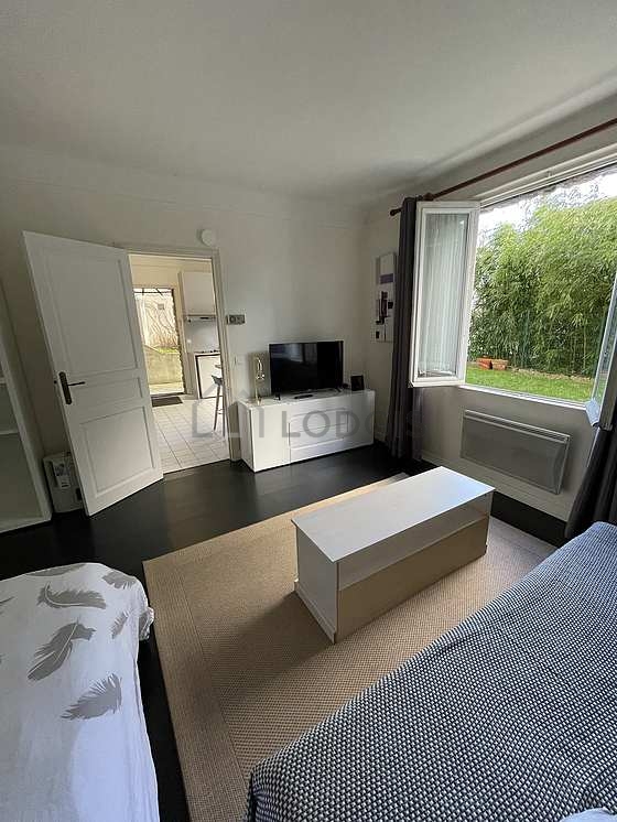 Quiet living room furnished with 1 bed(s) of 90cm, 1 sofabed(s) of 140cm, 1 armchair(s)