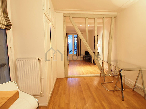 Beau séjour très calme et lumineux d'un appartement à Paris