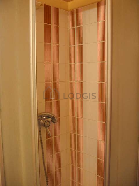 Bathroom equipped with bath towels