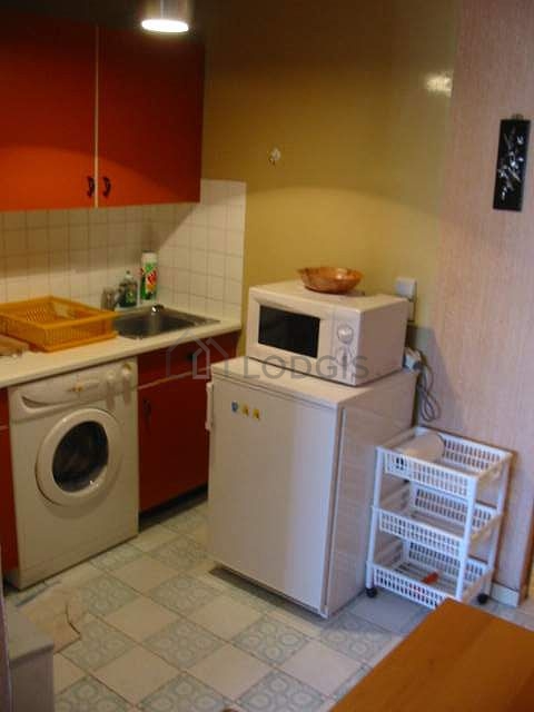 Kitchen where you can have dinner for 2 person(s) equipped with hob, refrigerator, crockery