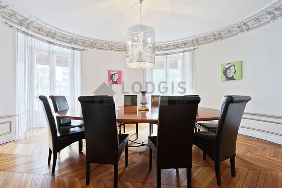 Great dining room with wooden floor for 10 person(s)
