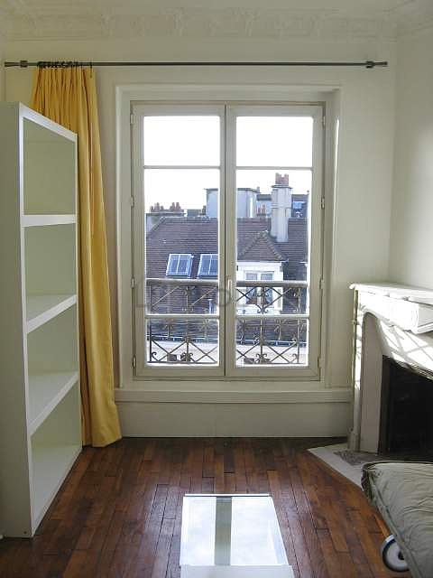 Very quiet living room furnished with 1 sofabed(s) of 140cm, dining table, coffee table, wardrobe