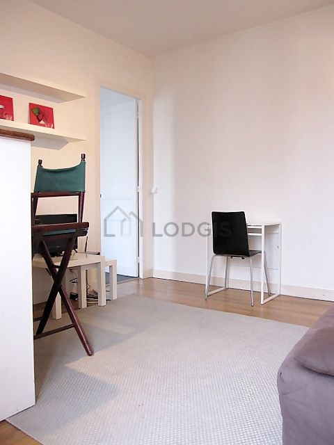 Beautiful, very quiet and bright sitting room of an apartment in Paris