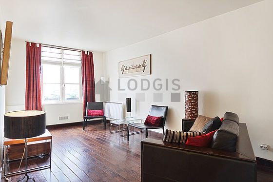 Séjour équipé de 1 canapé(s) lit(s) de 140cm, télé, chaine hifi, 2 fauteuil(s)