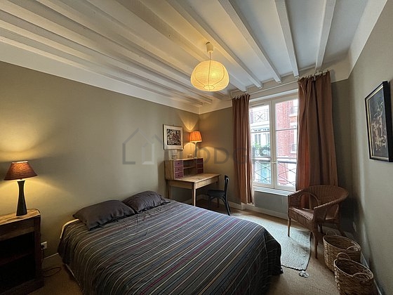 Chambre avec du coco au sol
