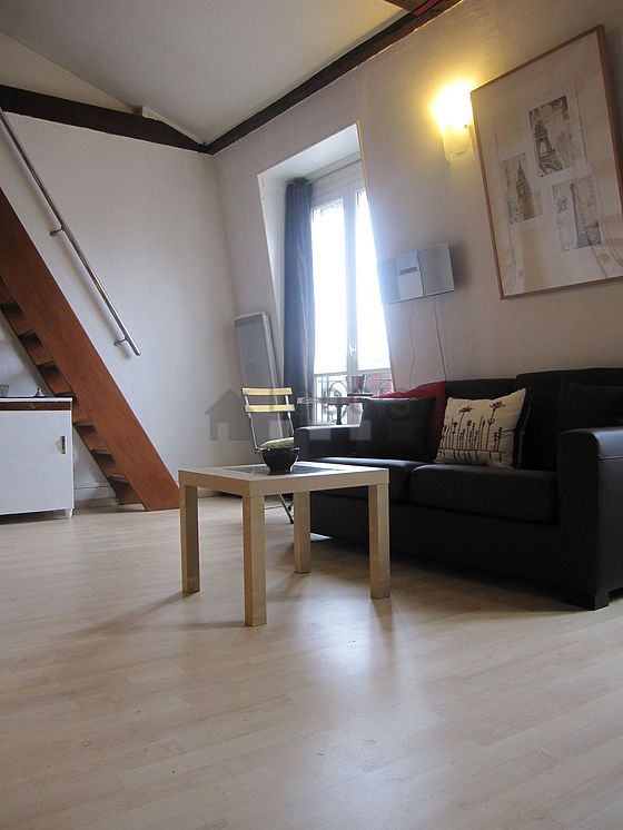 Quiet living room furnished with 1 futon(s) of 140cm, tv, hi-fi stereo, wardrobe