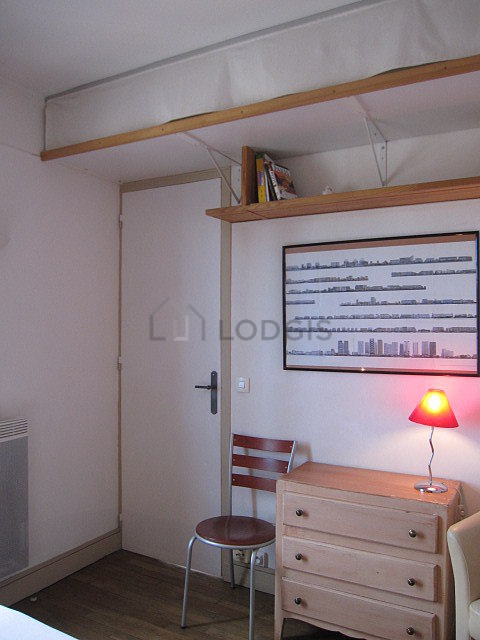 Living room furnished with 1 sofabed(s) of 140cm, 1 armchair(s), 1 chair(s)