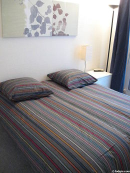 Bedroom of 10m² with the carpetingfloor