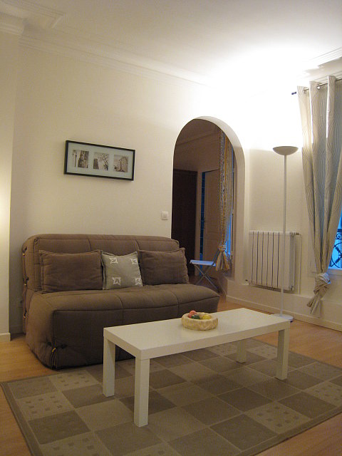Salon avec du parquet au sol