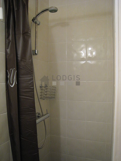 Bathroom equipped with bath towels
