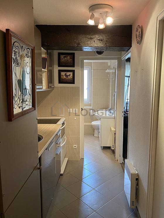 Kitchen equipped with dishwasher, hob, refrigerator, crockery