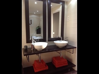 Bathroom equipped with bath towels