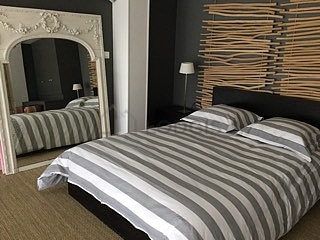 Quiet bedroom for 2 persons equipped with 1 bed(s) of 160cm