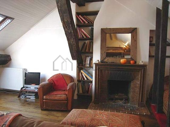Salon avec du parquet au sol