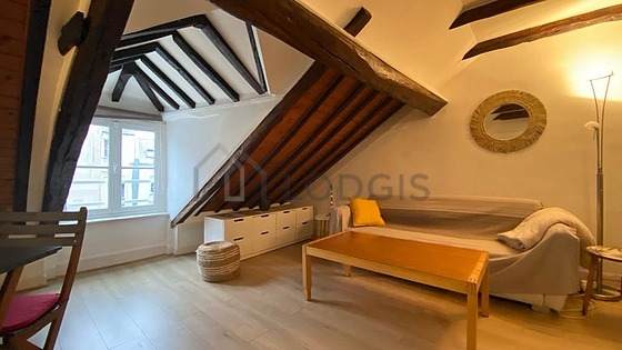 Séjour très calme équipé de 1 lit(s) de 140cm, télé, 2 fauteuil(s), 2 chaise(s)